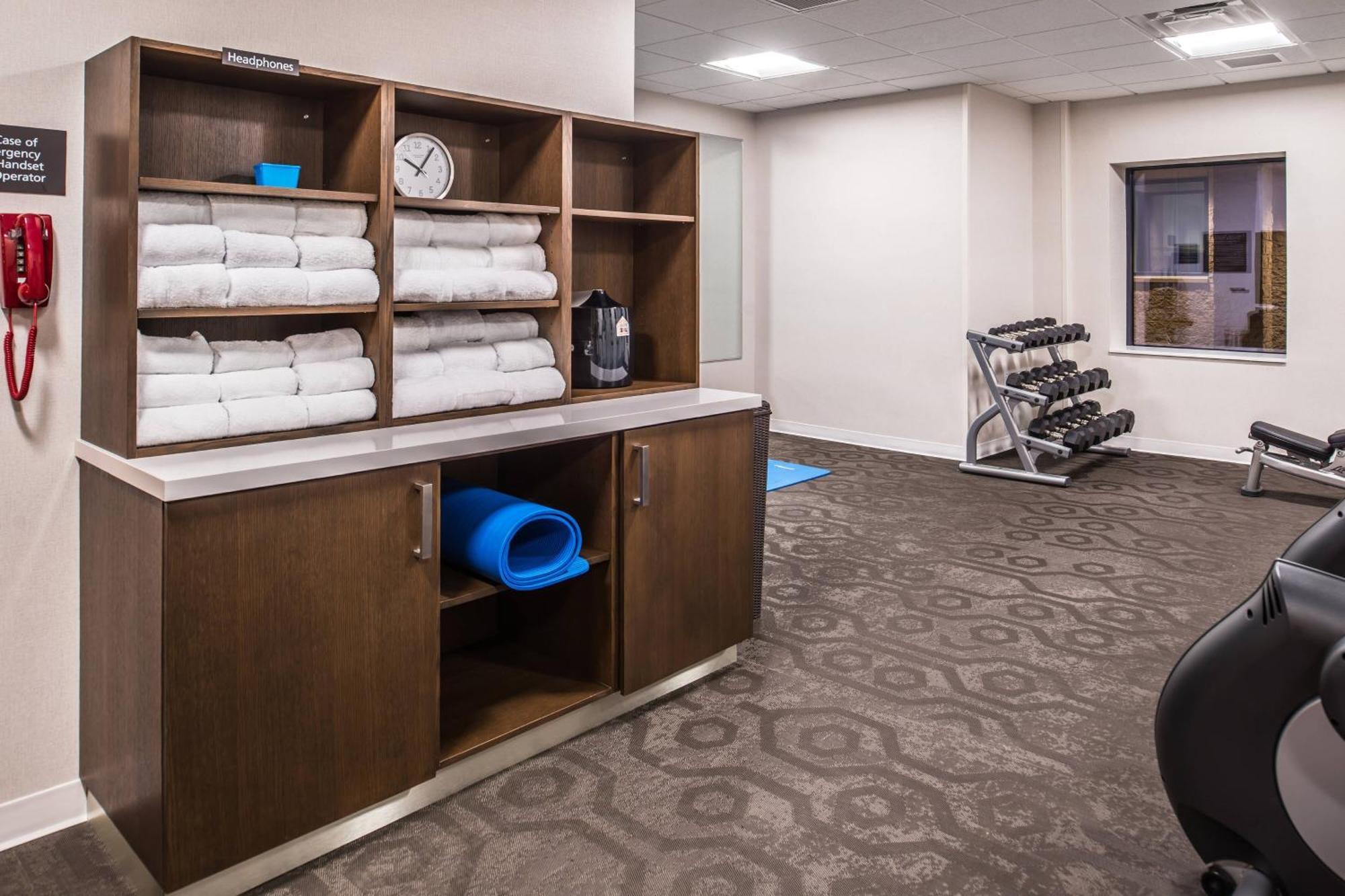 By Marriott Oakland/university Place 3* Pittsburgh