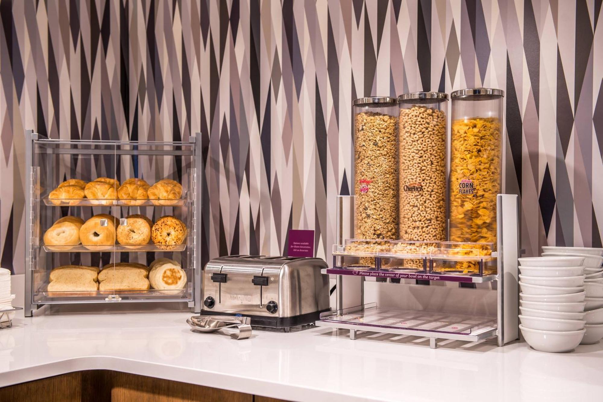 By Marriott Oakland/university Place Hotel 3*