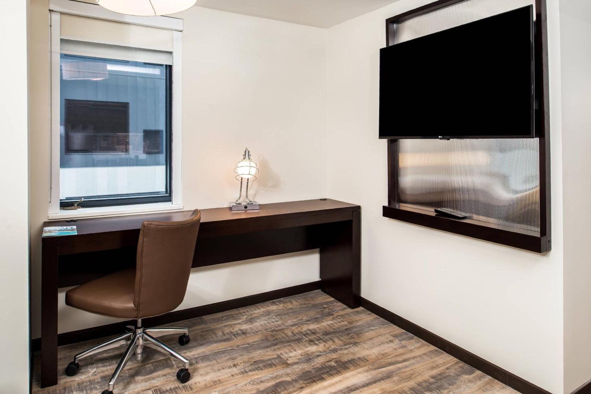 By Marriott Oakland/university Place 3*
