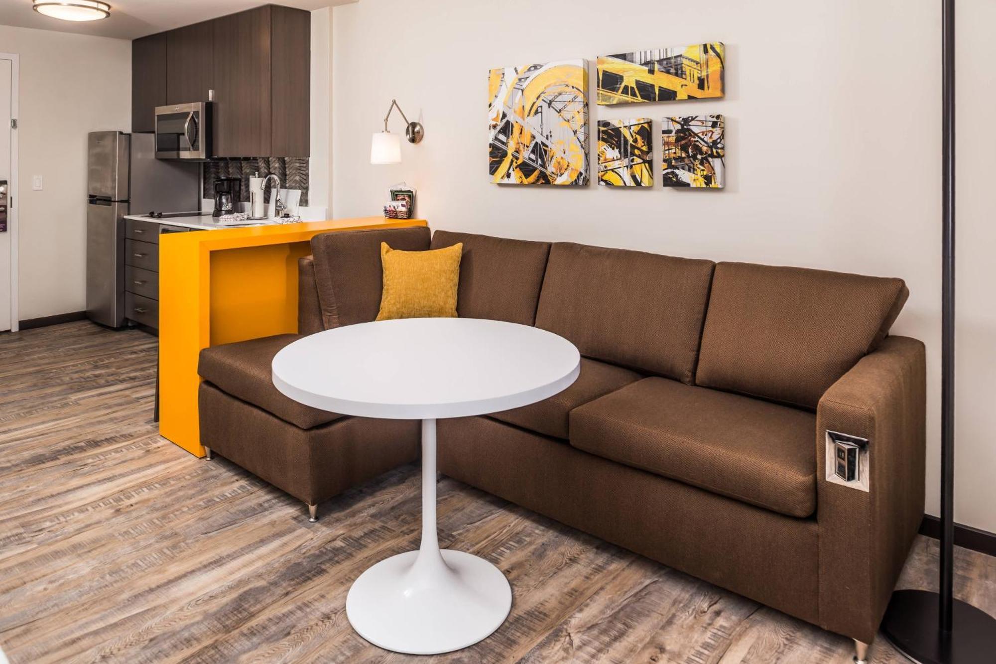 By Marriott Oakland/university Place 3* Pittsburgh
