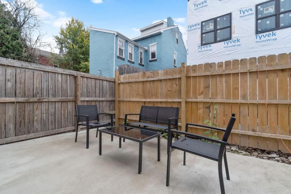Holiday home 3 Bdrm 2 And A Half Bath - House Private Yard Duplex