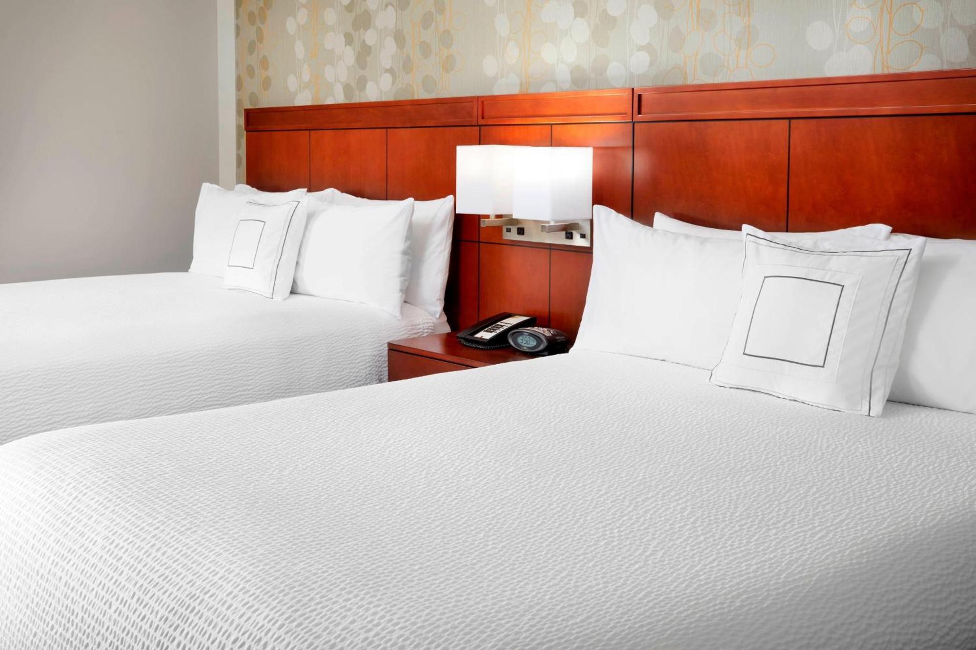 Hotel Courtyard Settlers Ridge/robinson Township