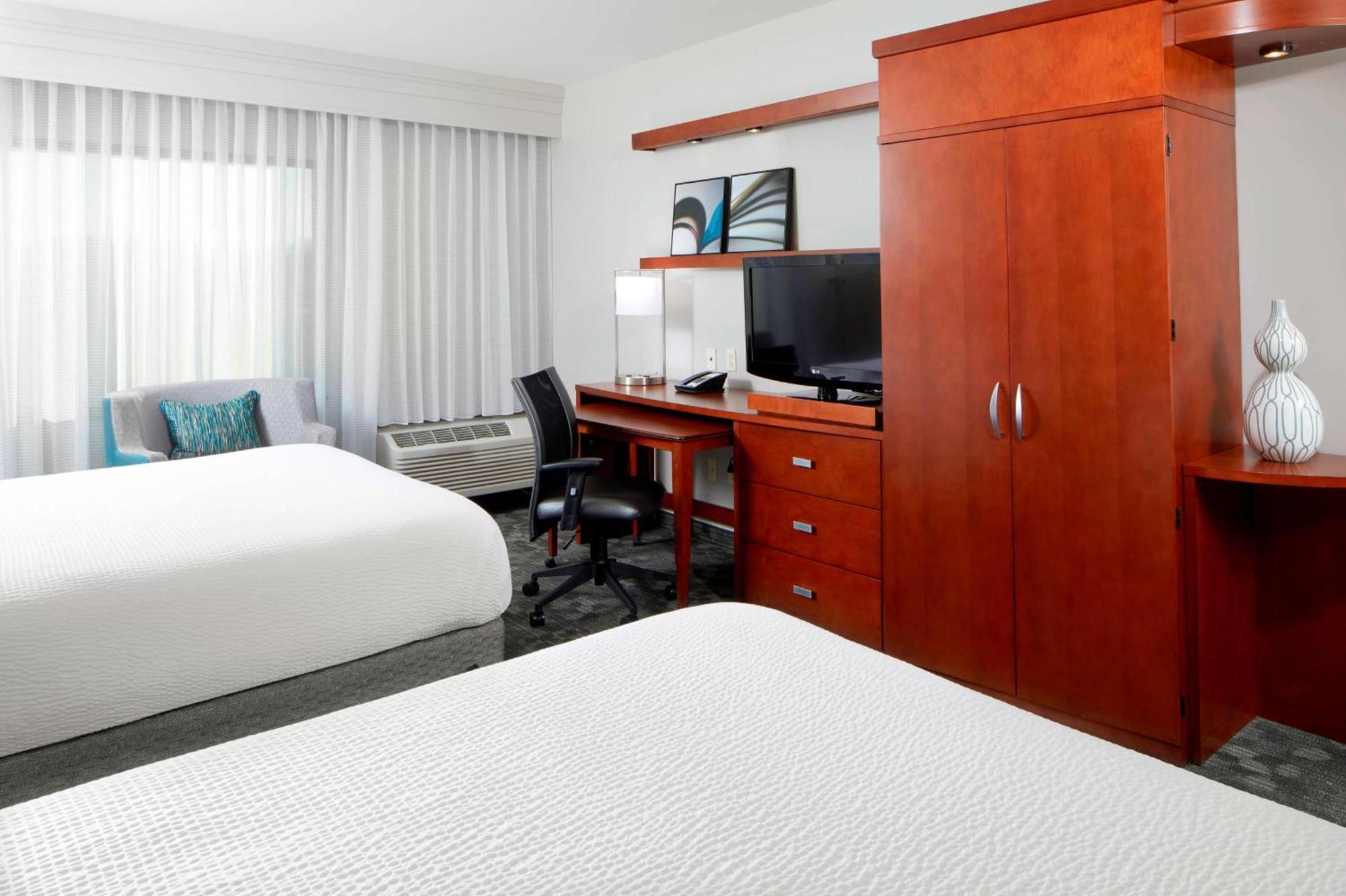 Hotel Courtyard Settlers Ridge/robinson Township 3*