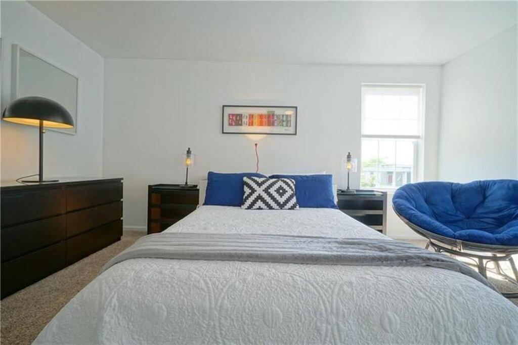 With Yard, Sleeps 8 *