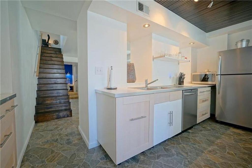 With Yard, Sleeps 8 * Pittsburgh