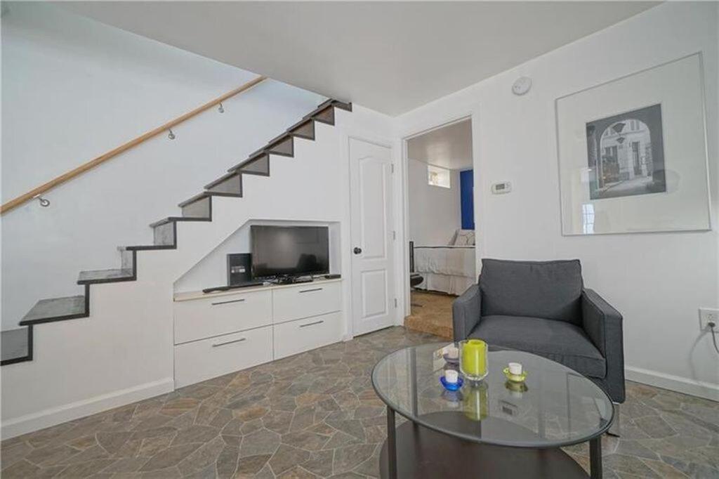 Holiday home With Yard, Sleeps 8 Pittsburgh