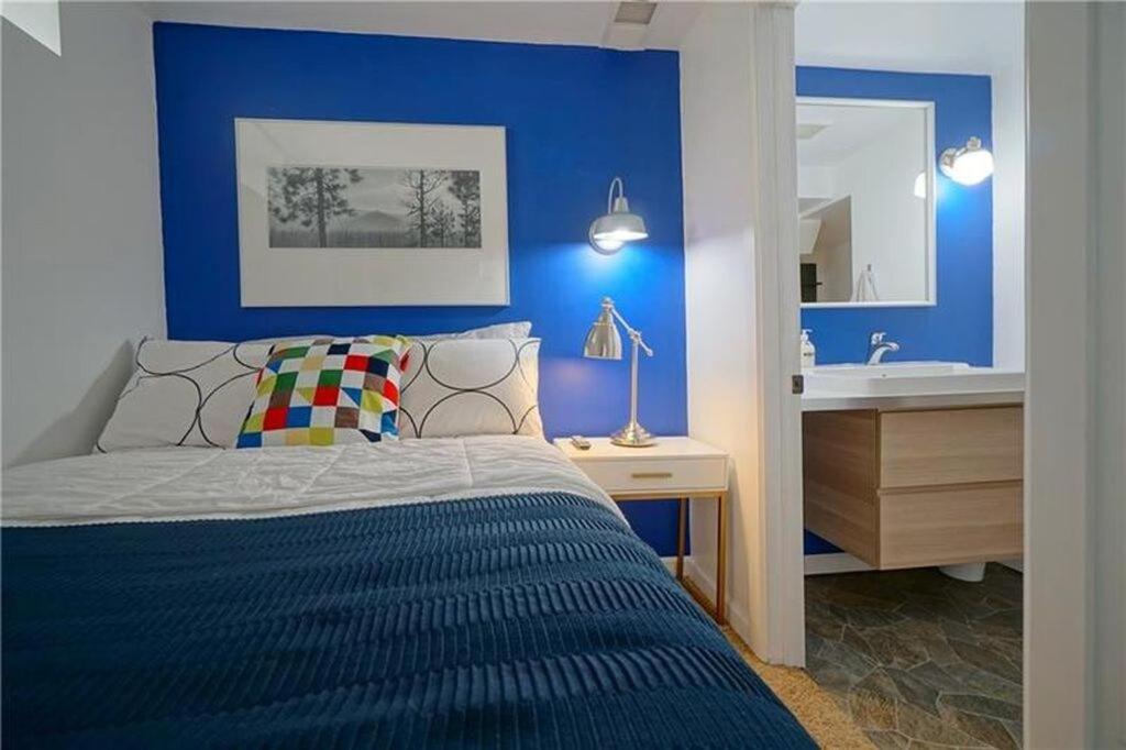 With Yard, Sleeps 8 * Pittsburgh