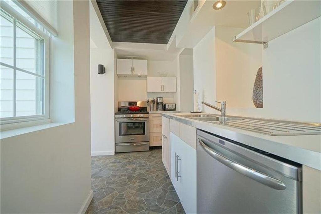 With Yard, Sleeps 8 Holiday home