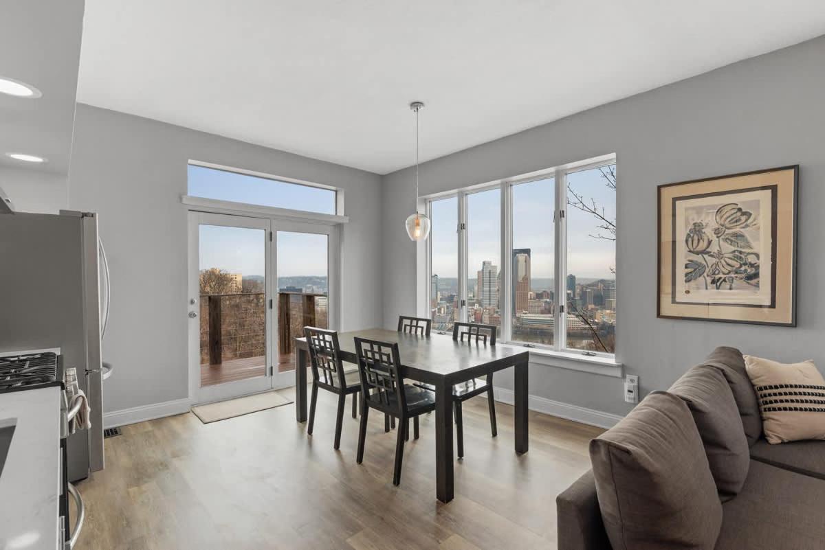 Skyline Views - Luxury 1 Bedroom Pittsburgh