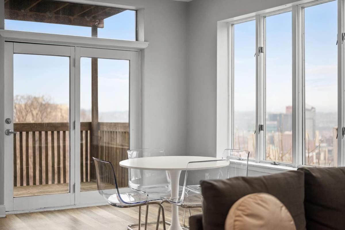 Skyline Views - Luxury 1 Bedroom Apartment *