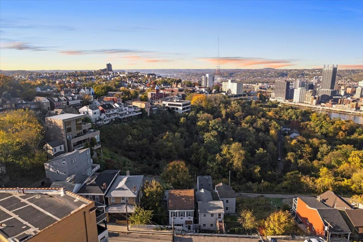 A Million Dollar View And Off Street Parking Holiday home Pittsburgh