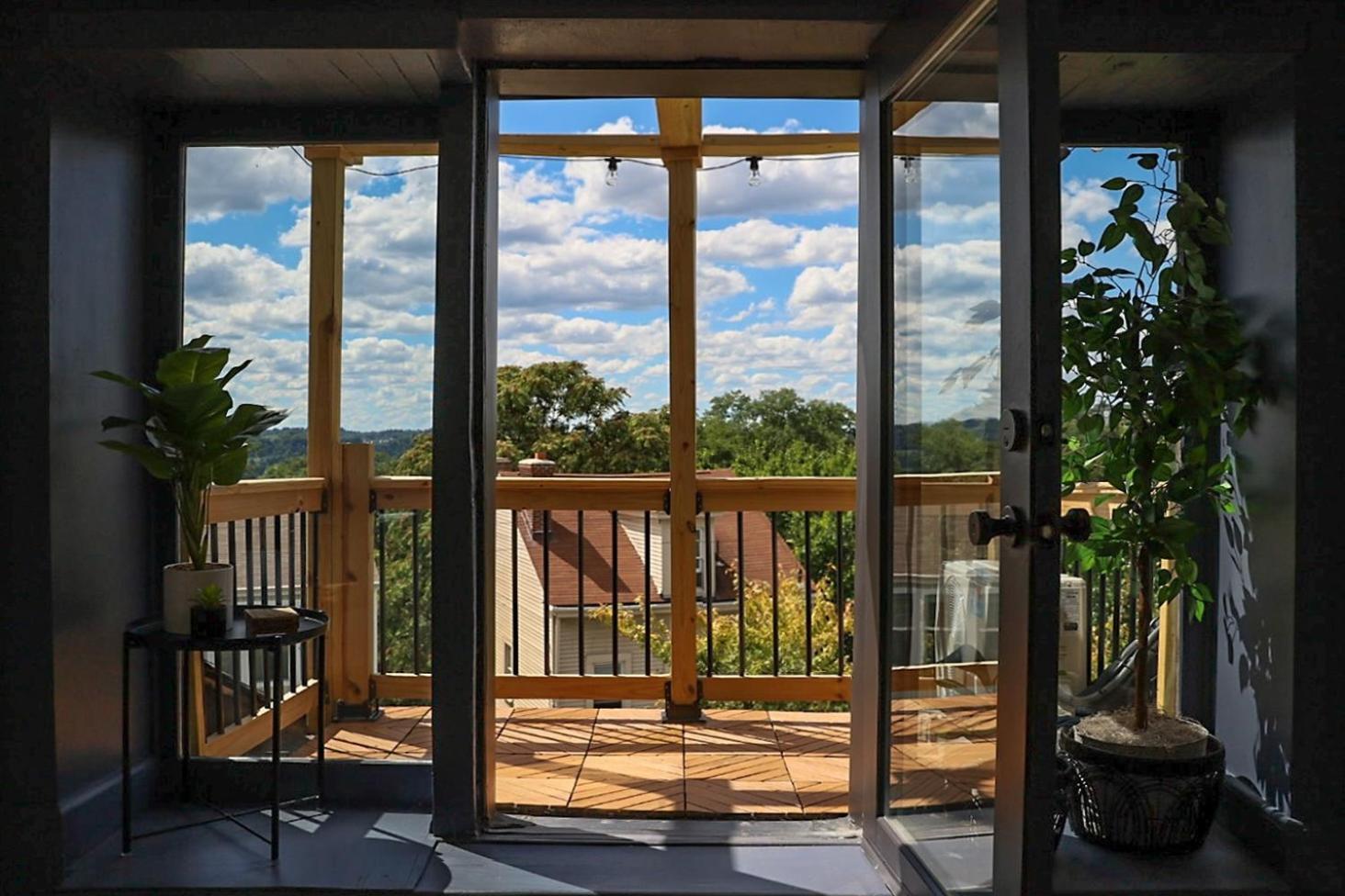 Holiday home Cozy Retreat, Above The City! *