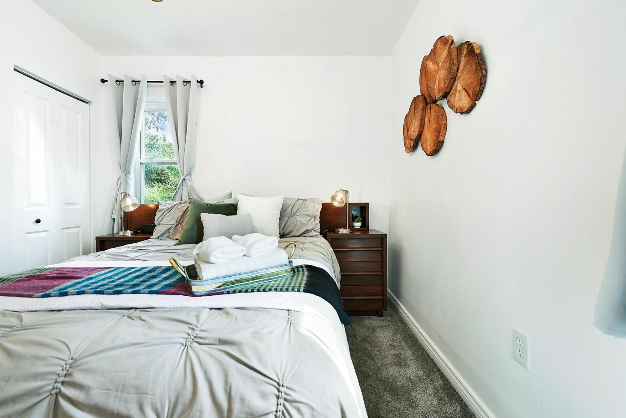 Cozy Retreat, Above The City! Holiday home *