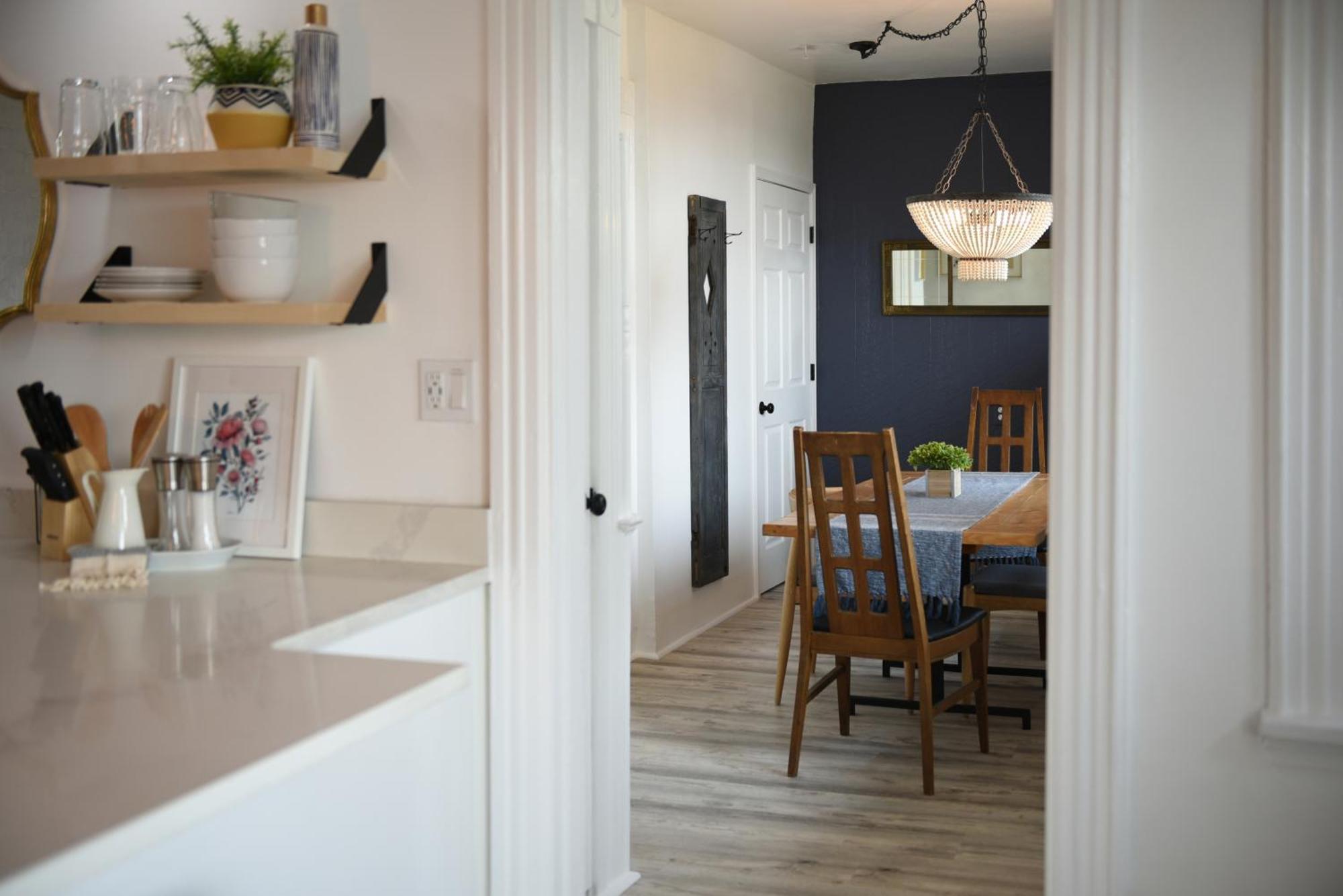 Cozy Retreat, Above The City! Holiday home *