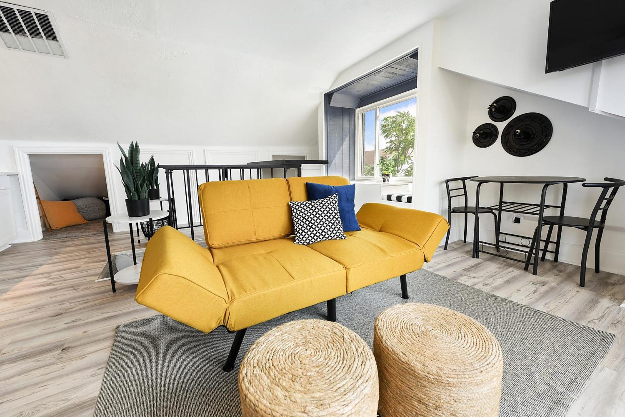 Holiday home Cozy Retreat, Above The City! *