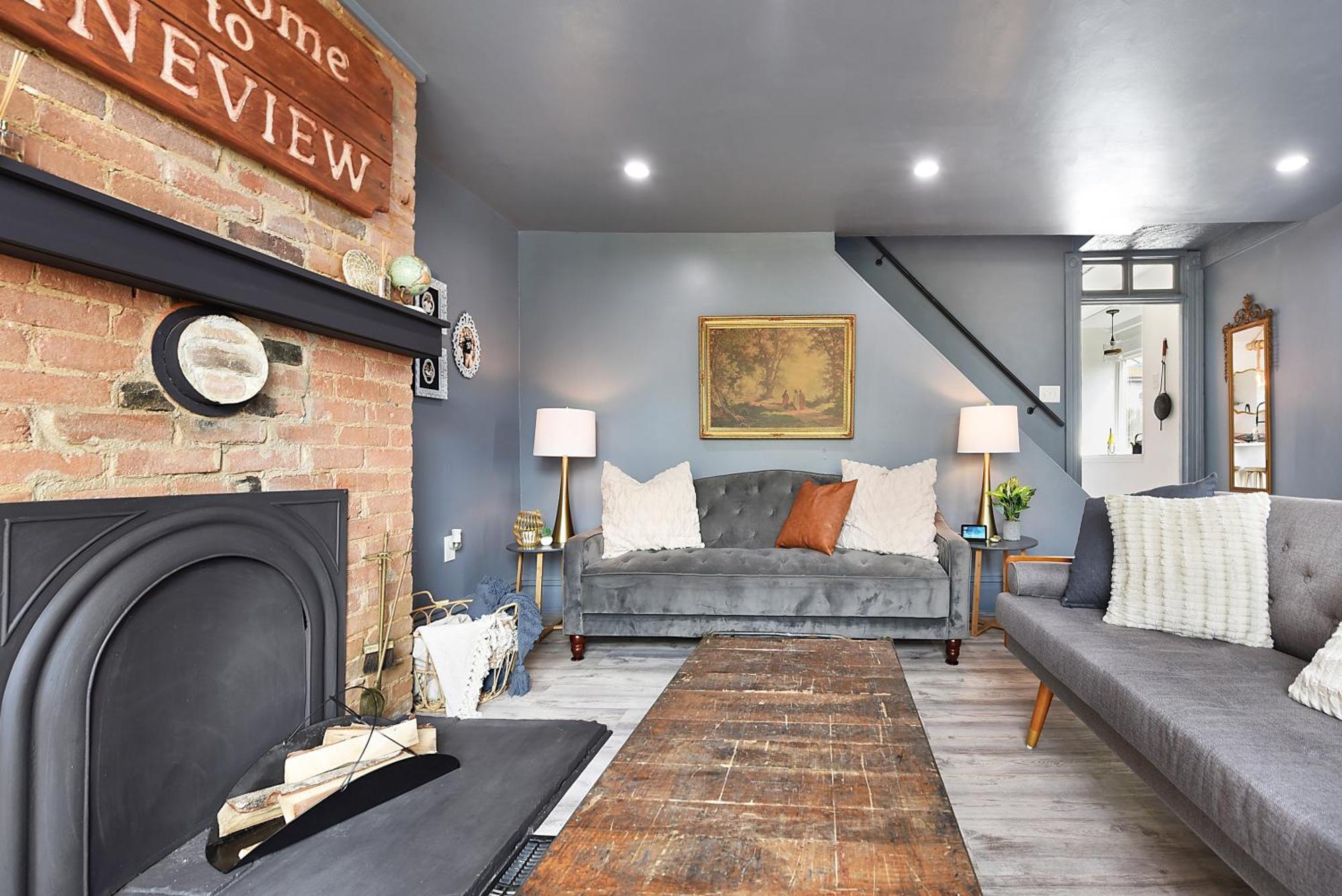 Cozy Retreat, Above The City! Holiday home