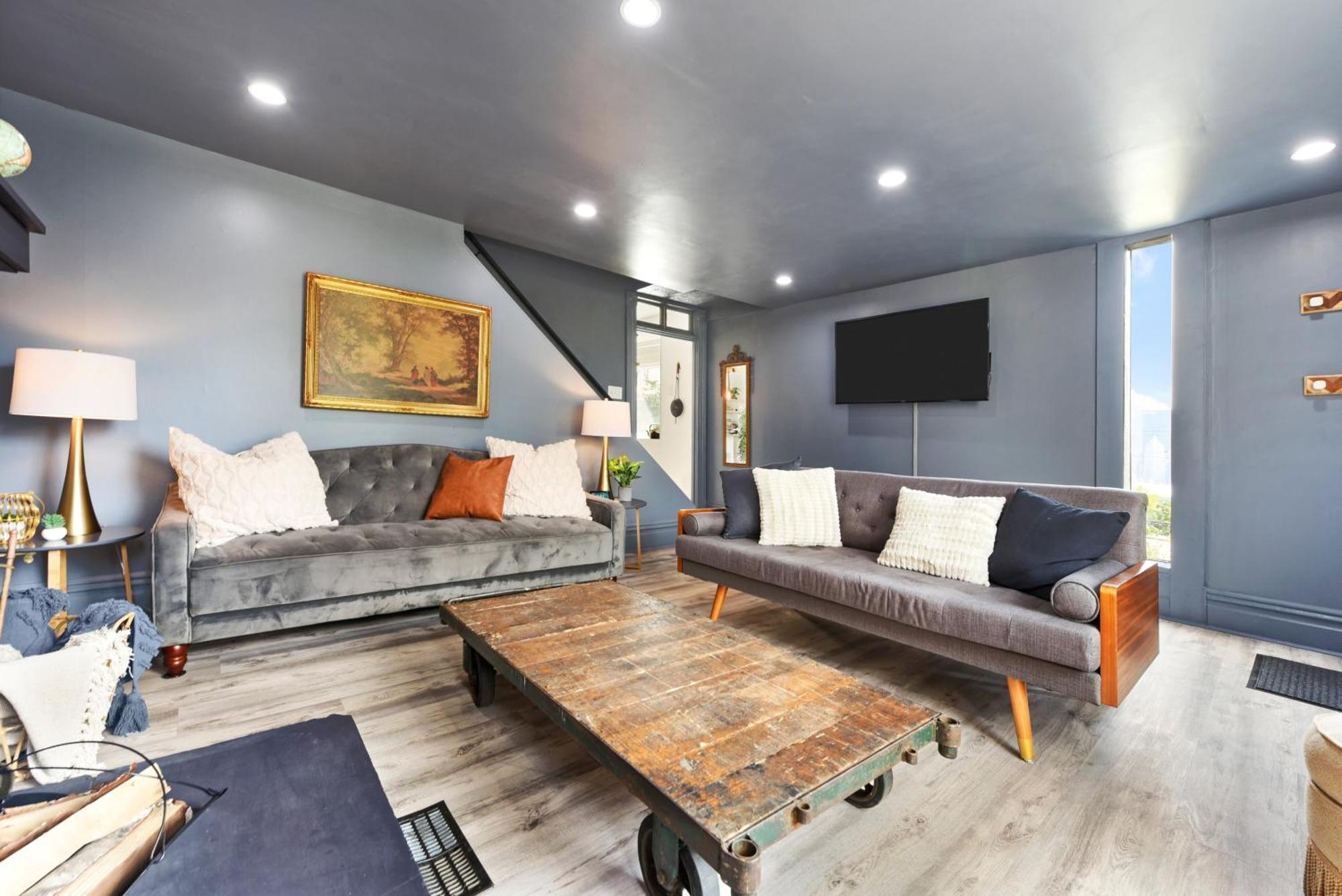 Holiday home Cozy Retreat, Above The City!