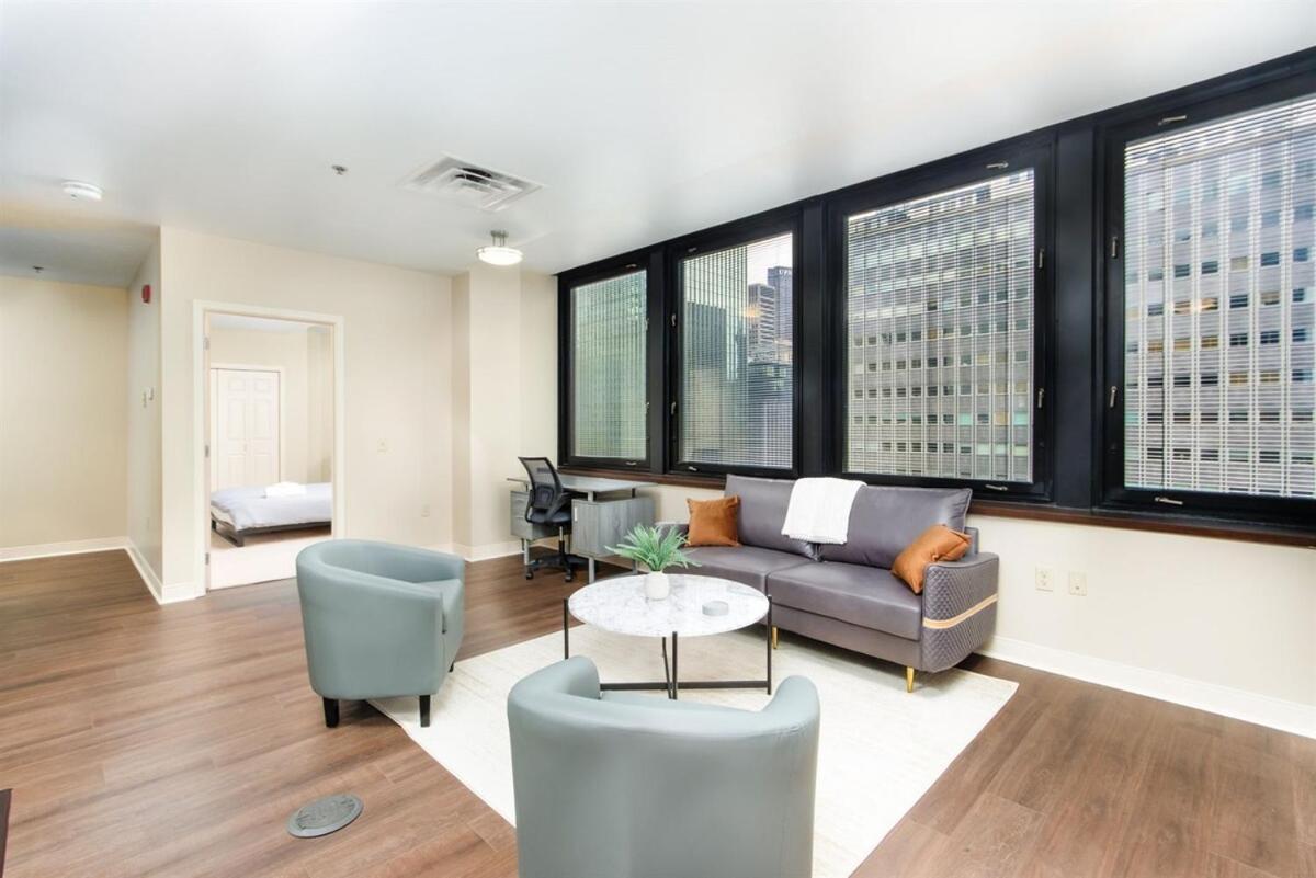 Lavish Views Prime Location Parking Gym Lounge