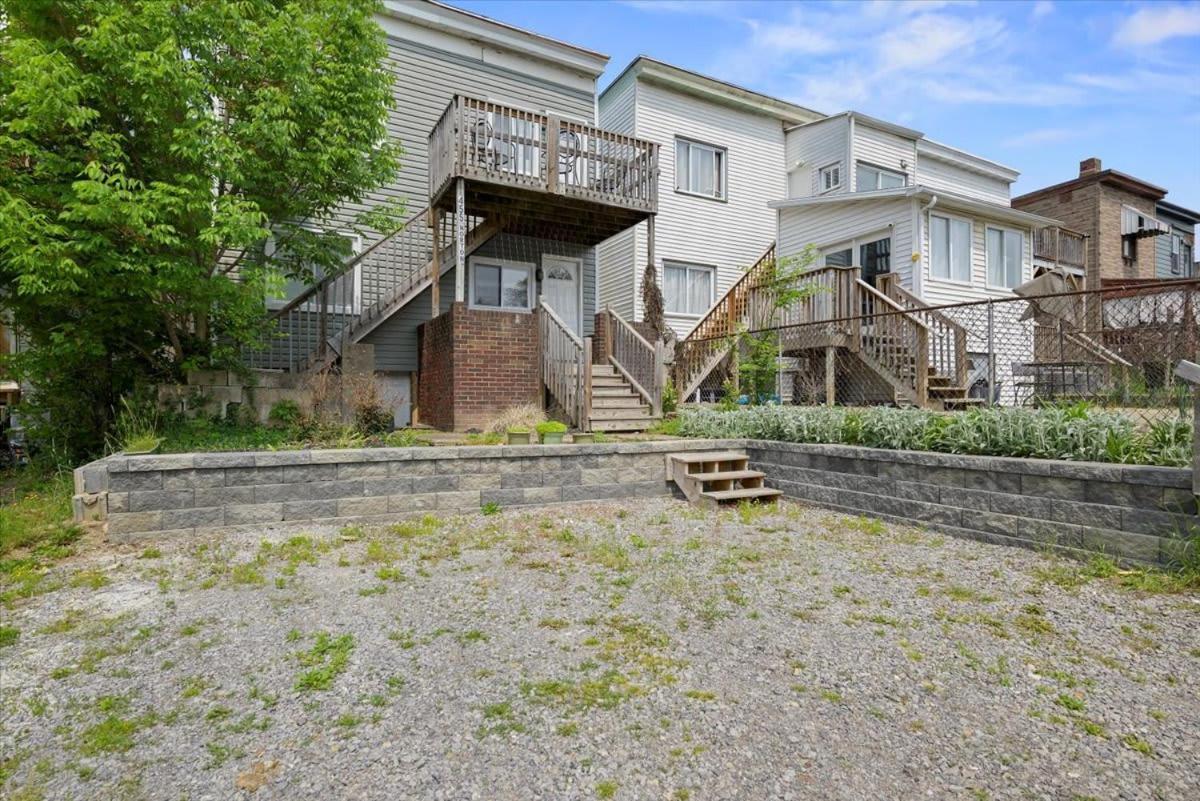 Great Two Bedroom W Off Street Parking To Explore The Close To Downtown Airport Ballparks Gasthof *