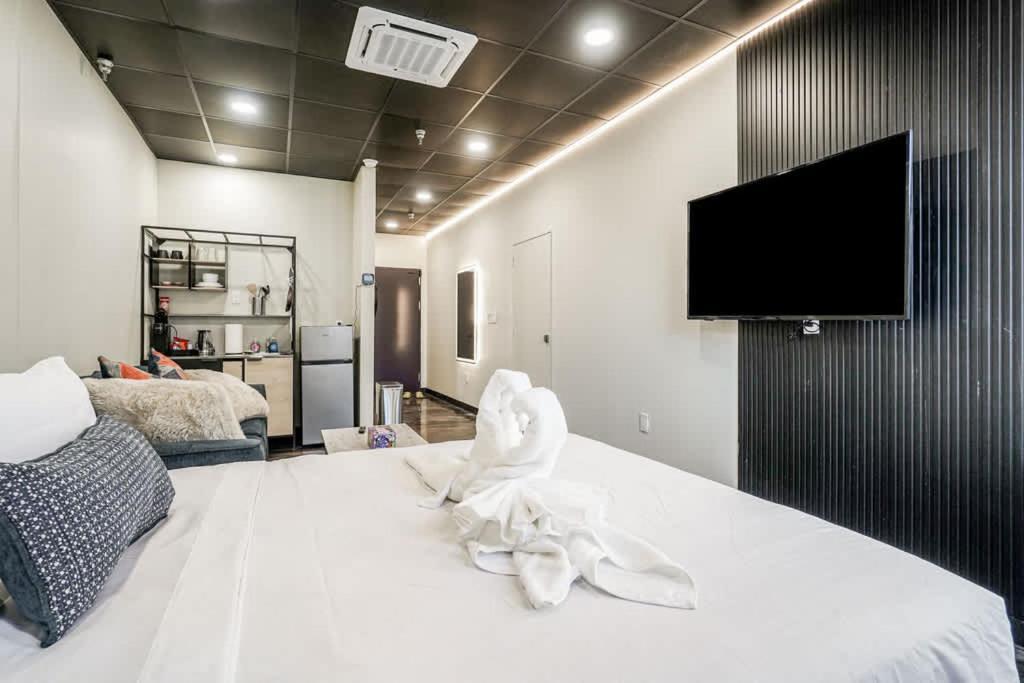 New Loft 5 Min To Ppg Or Convention Center Sleeps 4