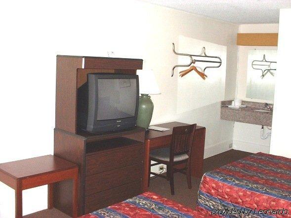 Hilltop Motel 3*