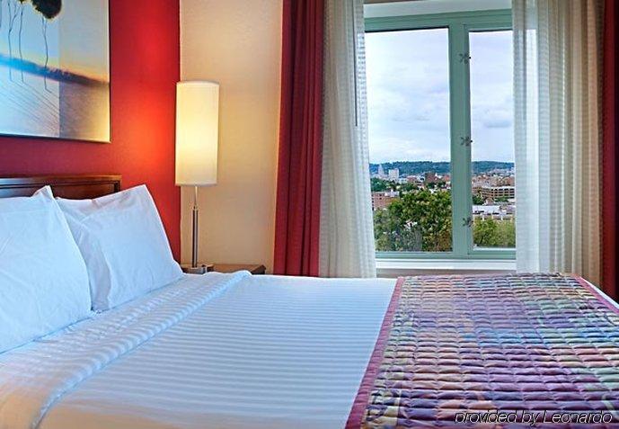 By Marriott University/medical Center 3*