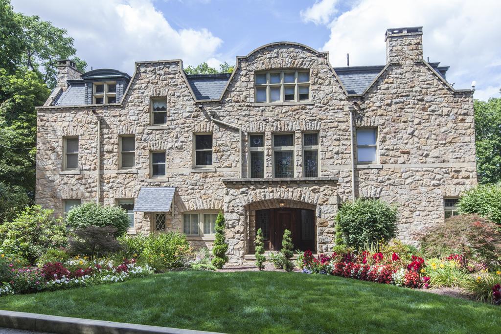 The Mansion At Maple Heights Bed & Breakfast 2*