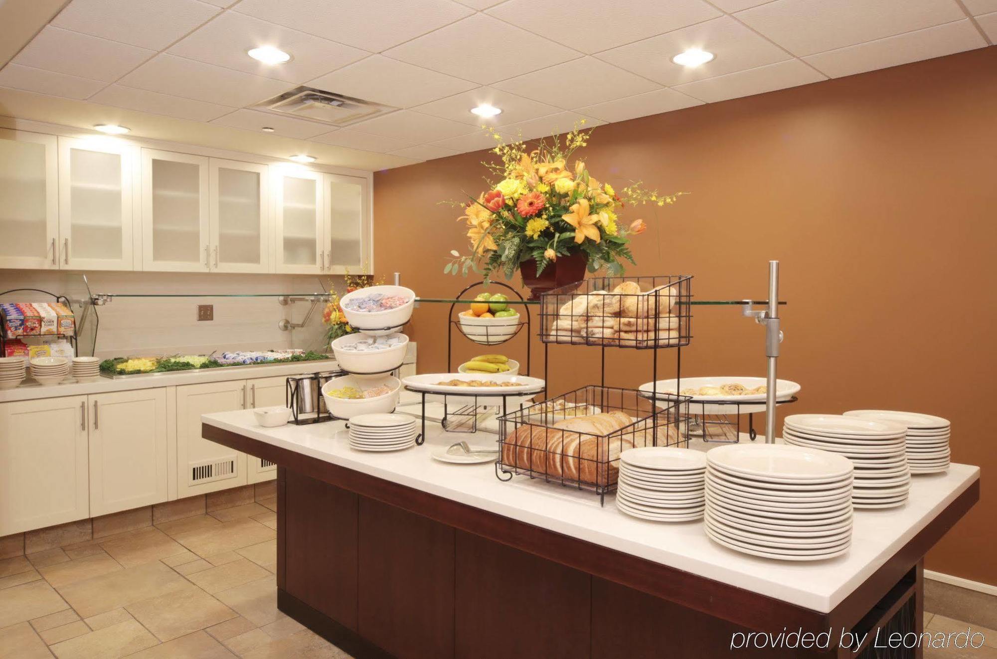 Hilton Garden Place Hotel 3*