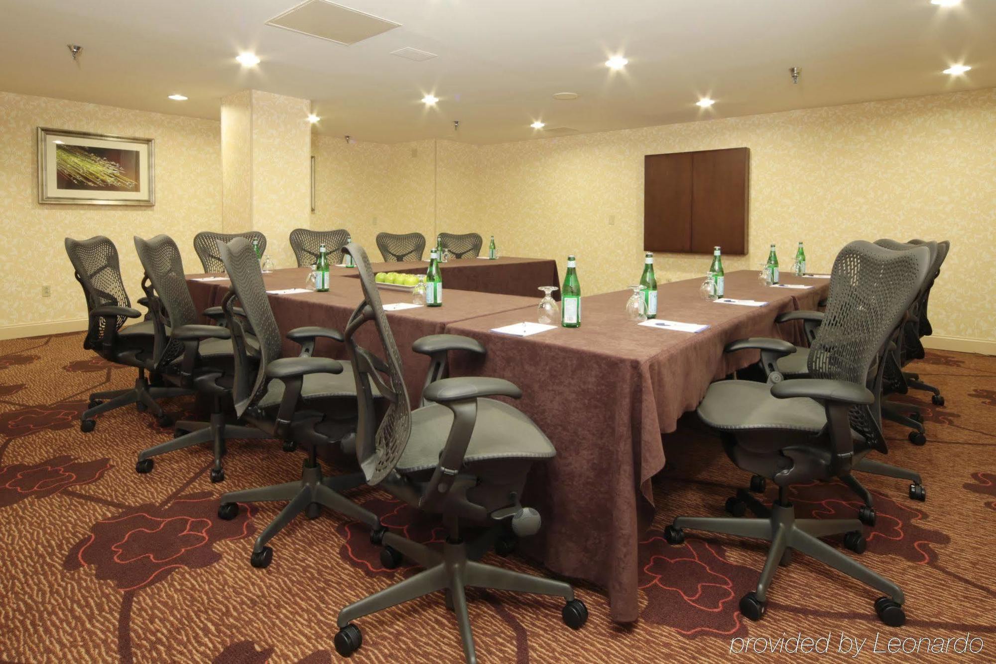 Hilton Garden Place Hotel 3*