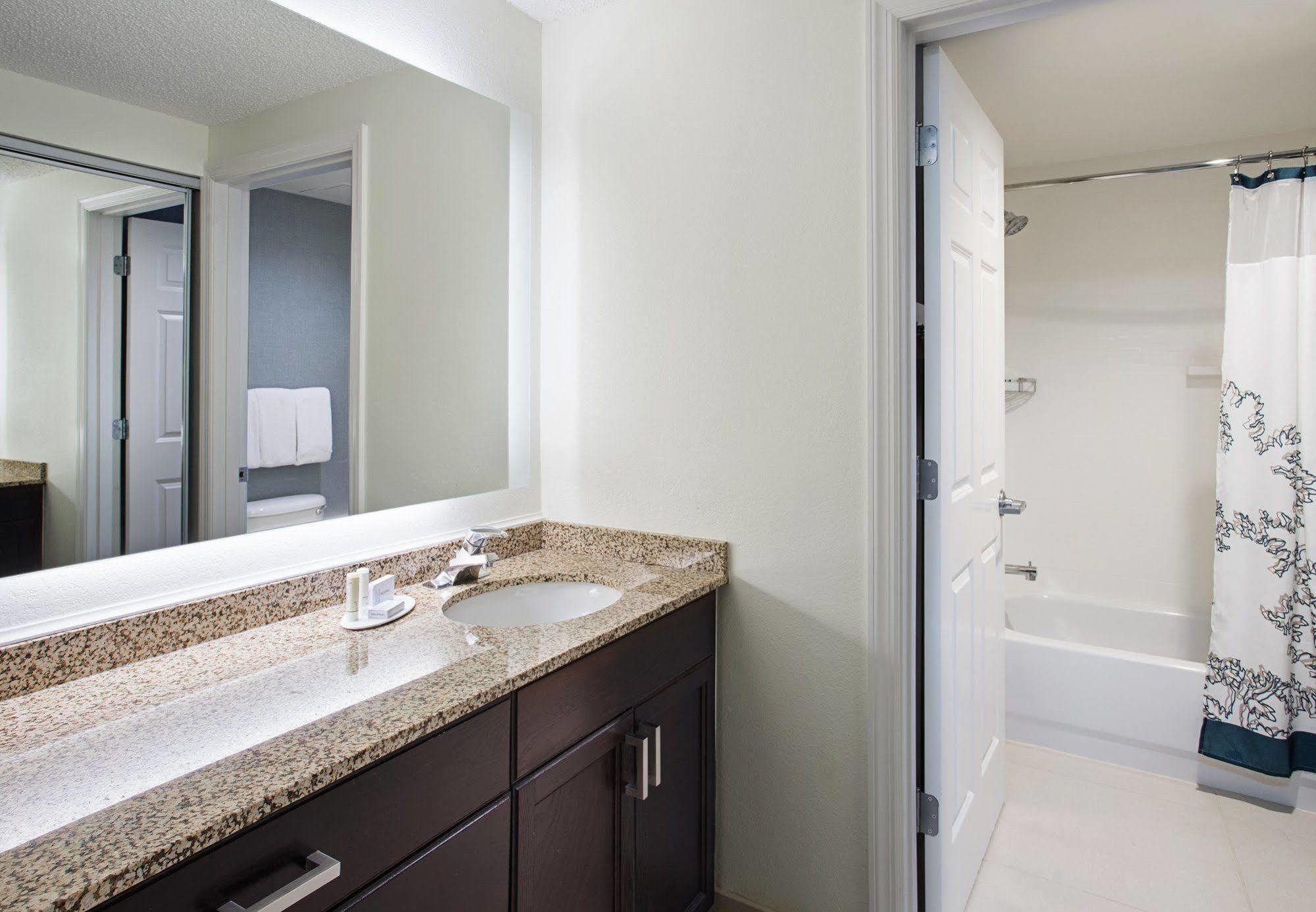 Hotel By Marriott University/medical Center 3*