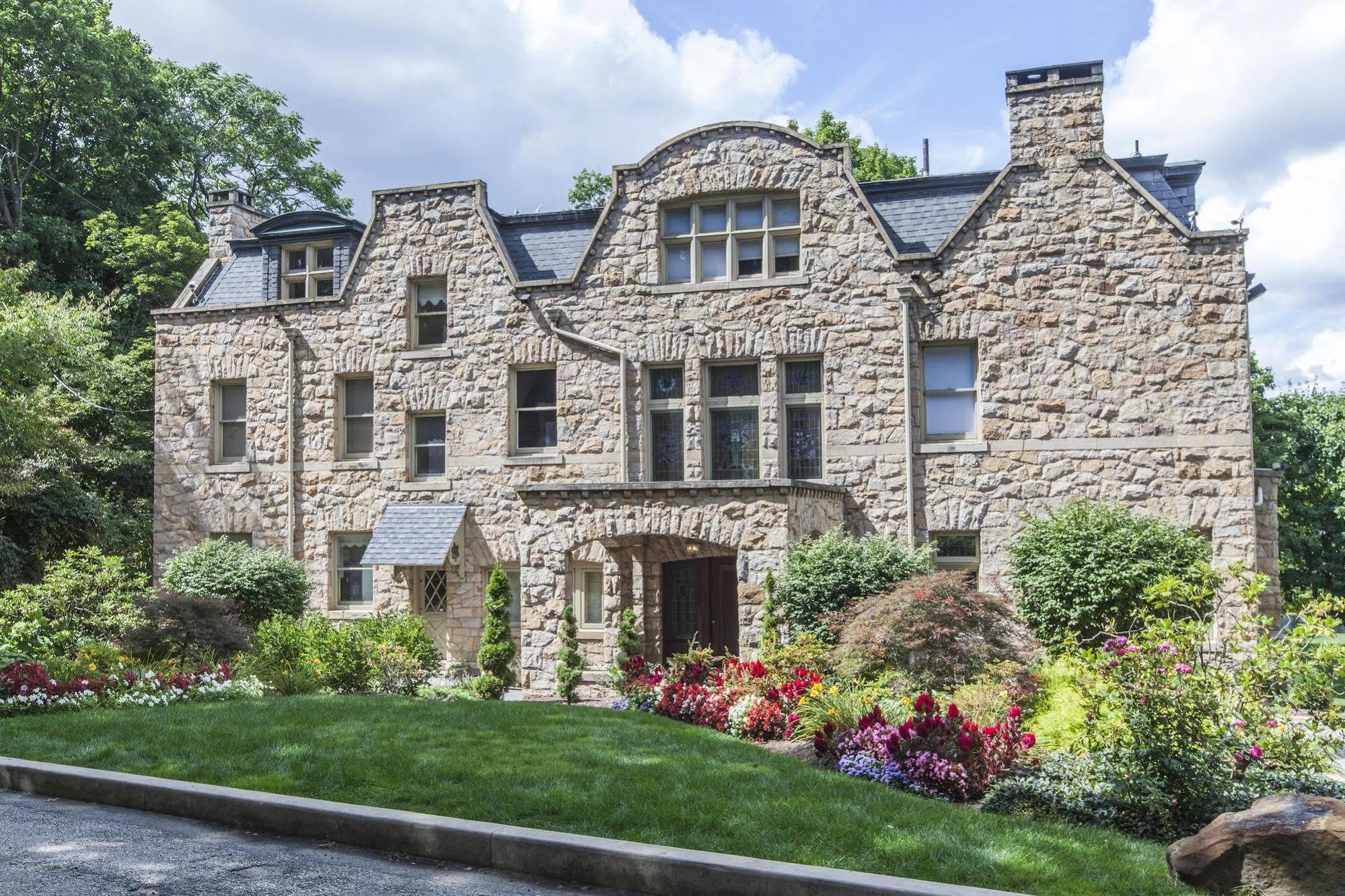 The Mansion At Maple Heights Bed & Breakfast Pittsburgh