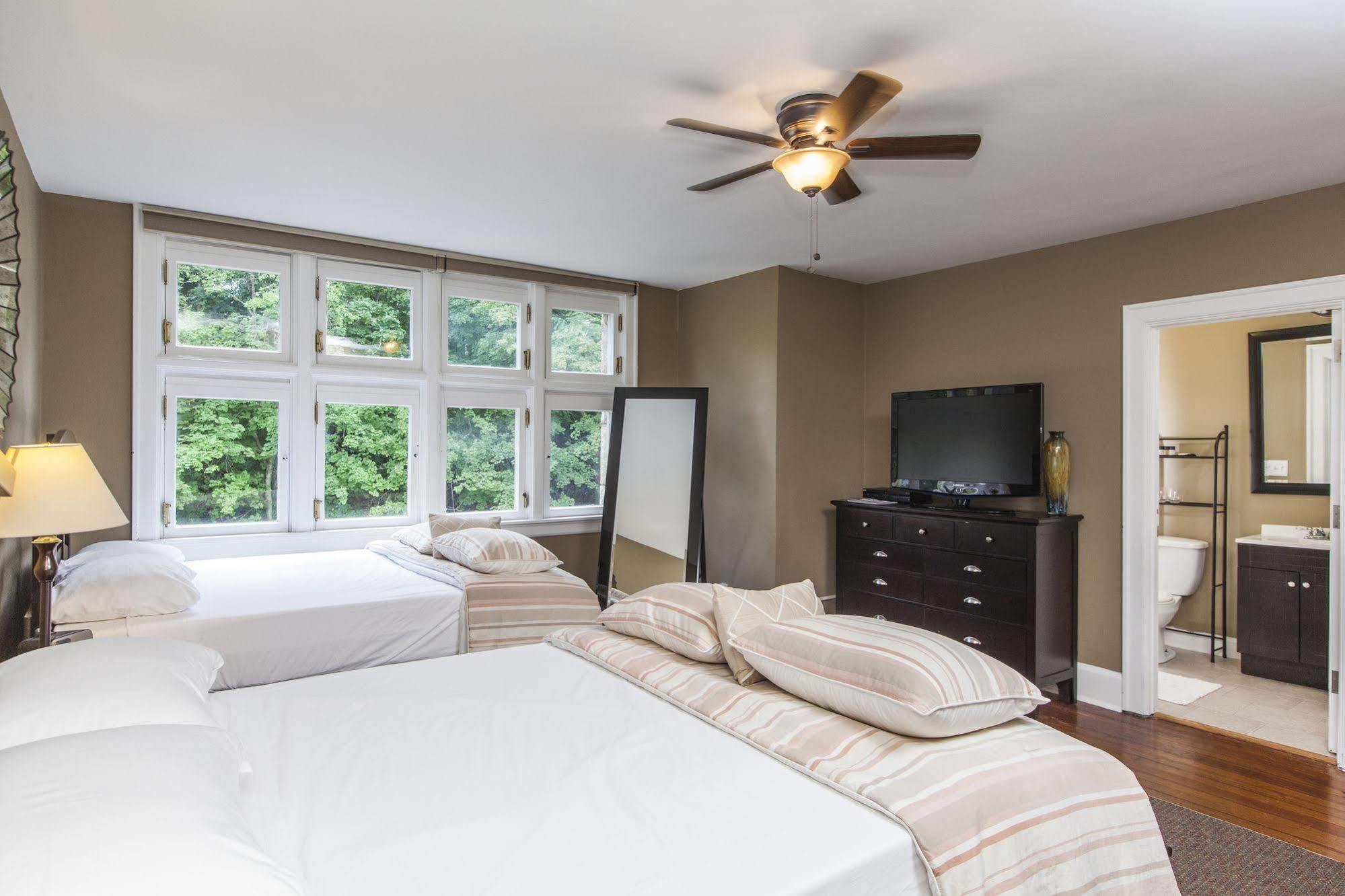 The Mansion At Maple Heights Bed & Breakfast