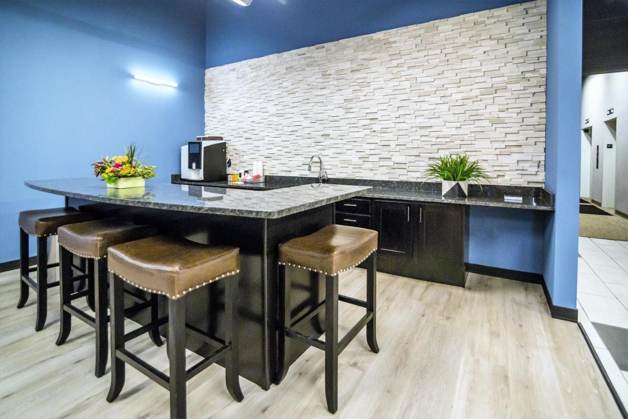 Apartment Alfred At 1627 On The Strip