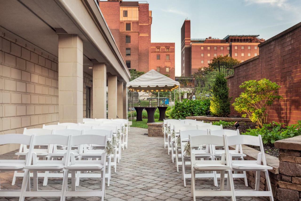 Courtyard Shadyside 3*