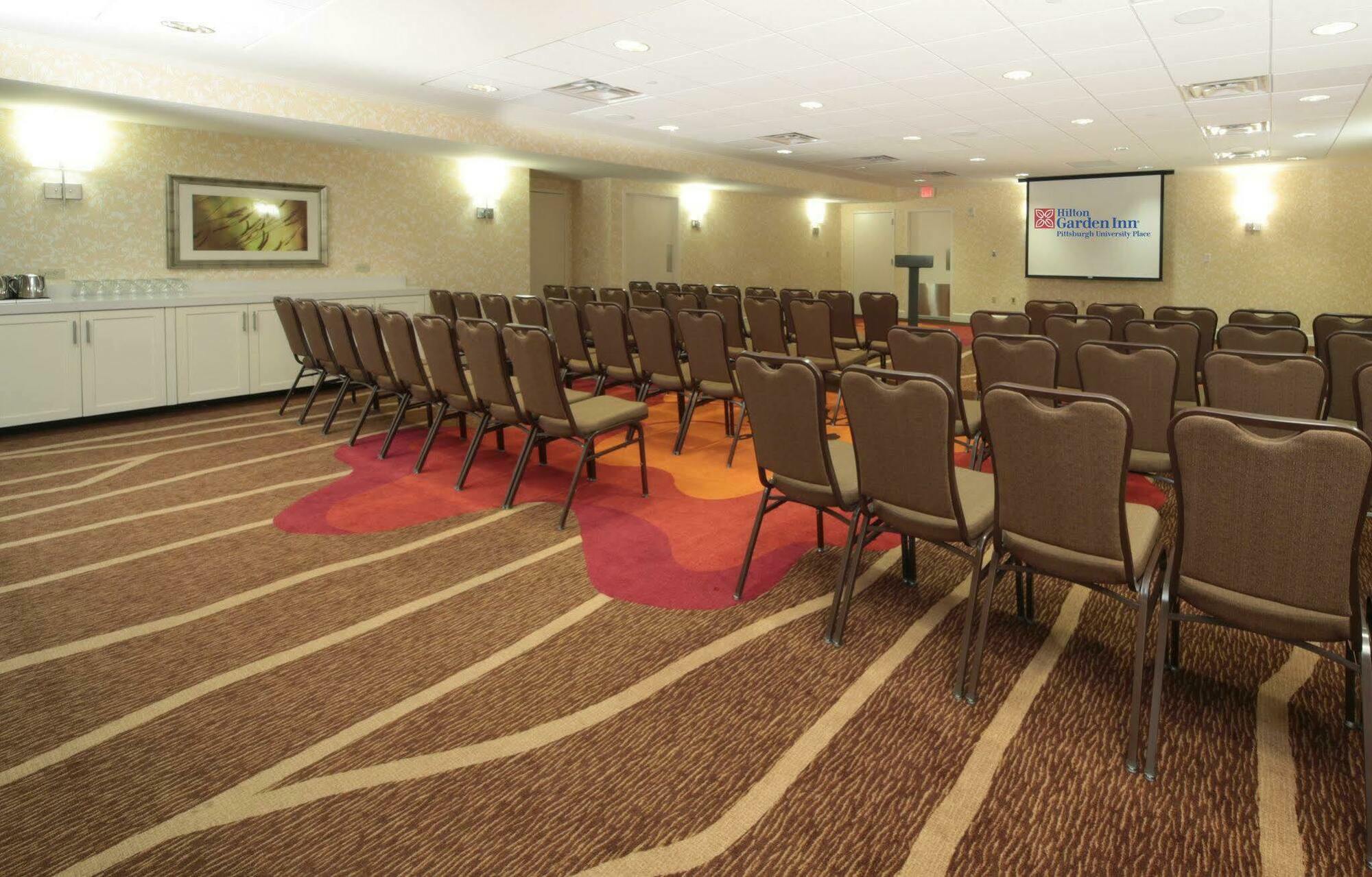 Hilton Garden Place Hotel 3*