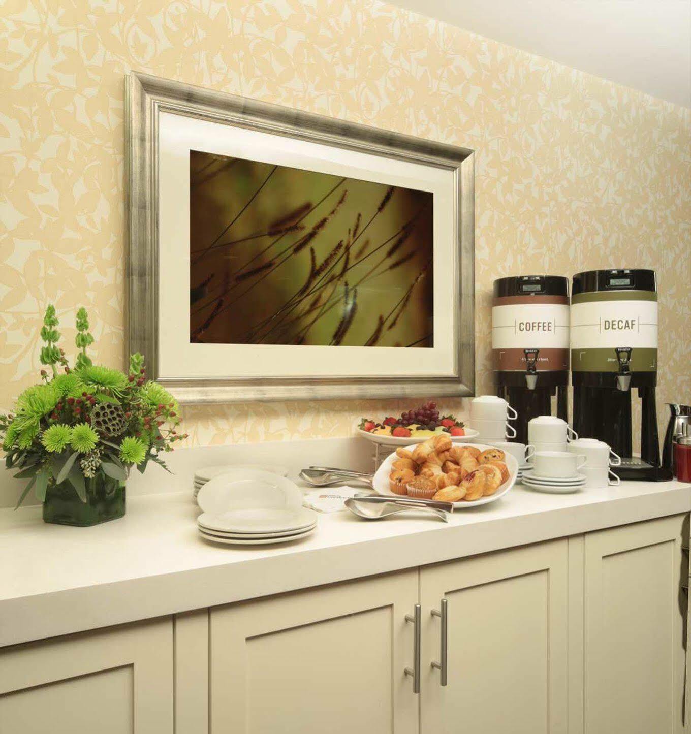 Hilton Garden Place 3*