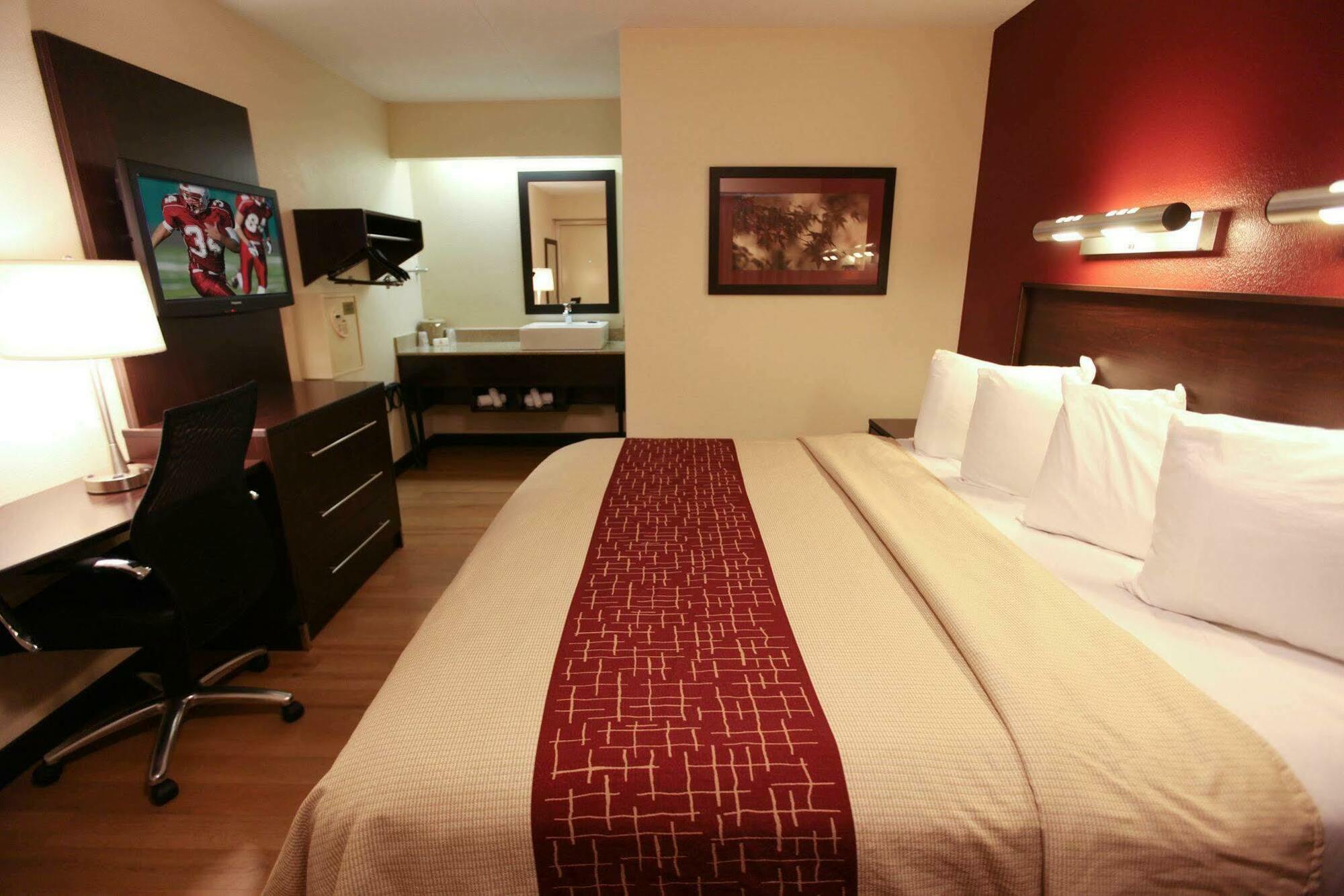 Hotel Red Roof Plus+ South - Airport Pittsburgh