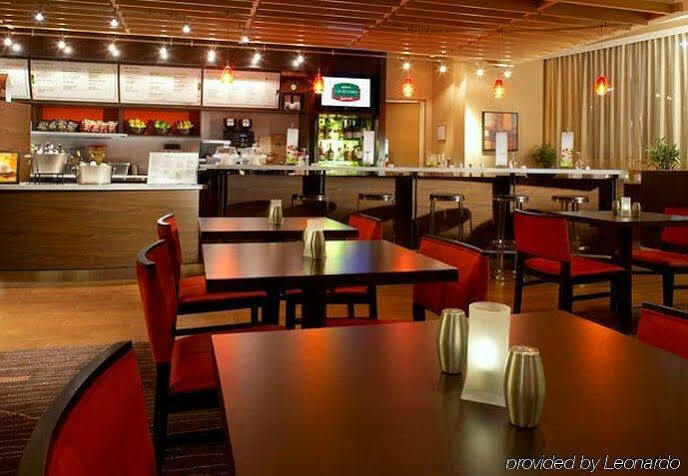 Hotel Courtyard Settlers Ridge/robinson Township