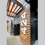 3E *New* Huge! Spacious 3 Bedroom In Oakland That Sleeps 12!