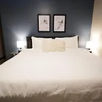 3E *New* Huge! Spacious 3 Bedroom In Oakland That Sleeps 12!