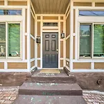 Pittsburgh Row Home Steps To Stadiums And Dtwn!