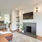 Newly Renovated Victorian Gem Perfect Space For Family Vacations!