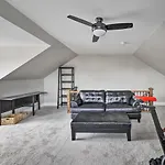 Well-Appointed Pittsburgh Home 1 Mi To Dtwn!