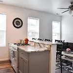 Beautiful Pittsburgh Home-Walkable Area W Parking