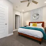 Hostwise Stays - Free Garage Parking, Gym, City Views!