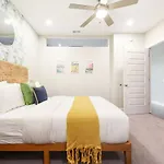 Hostwise Stays - The Washington At Chatham - Free Parking, Private Gym, Skyline Views!