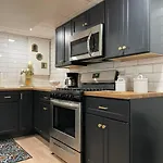 Modern & Chic Xl Studio W Ez City Airport Access