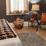 Stylish And Refined With Easy City Access