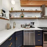 Hostwise Stays - The Lodi - Lower Lawrenceville, Beautiful!