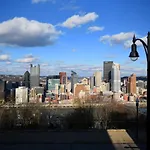 Hostwise Stays - Grandview Balcony With Stunning Skyline Views